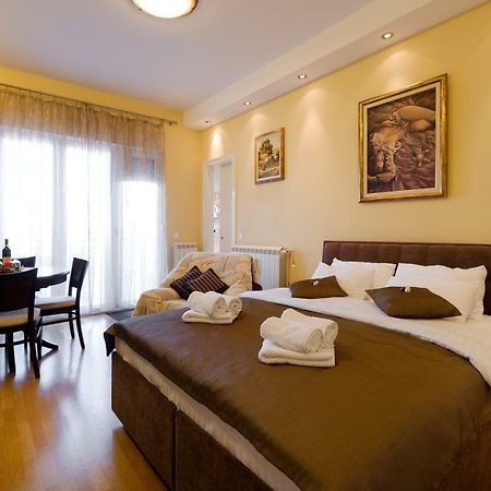 Jolie Appartement Belgrado Buitenkant foto