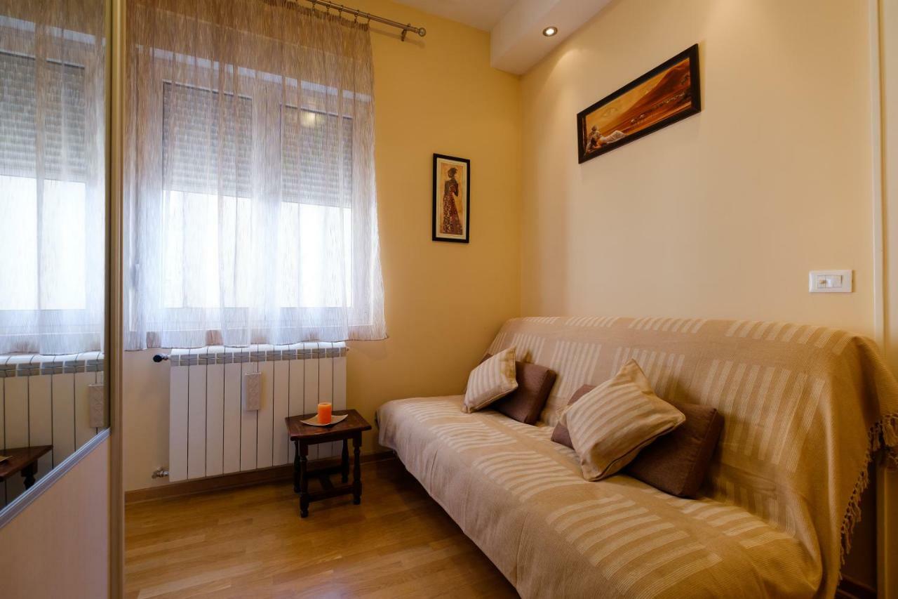 Jolie Appartement Belgrado Buitenkant foto