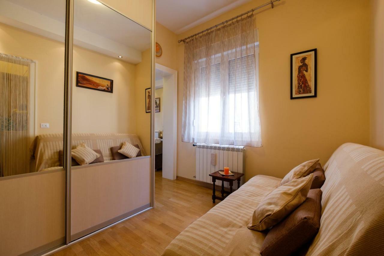 Jolie Appartement Belgrado Buitenkant foto