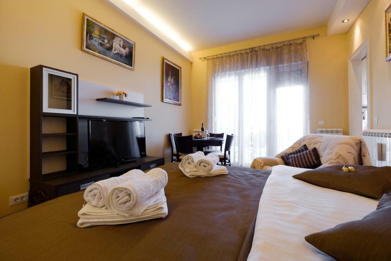 Jolie Appartement Belgrado Buitenkant foto