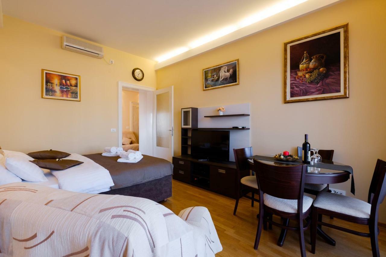 Jolie Appartement Belgrado Buitenkant foto