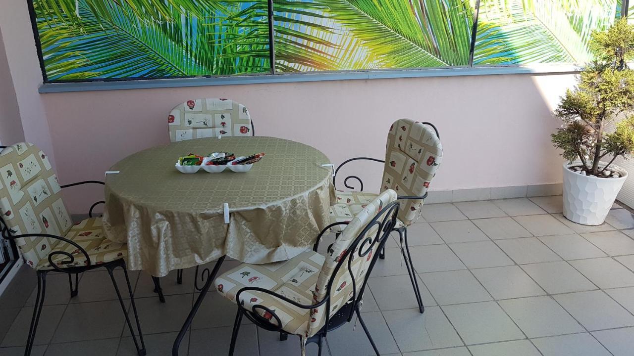 Jolie Appartement Belgrado Buitenkant foto
